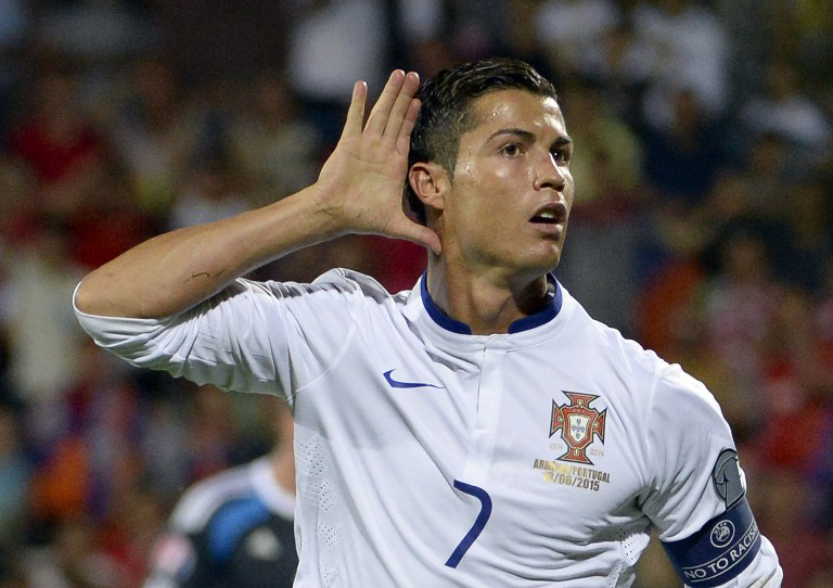 Cristiano Ronaldo im weissen EM-Trikot 2016 beim Länderspiel gegen Armenia am 13.Juni 2015. AFP PHOTO / KAREN MINASYAN