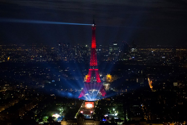 A picture taken on June 9, 2016 from the Montparnasse tower shows the opening concert of the Paris fan zone on the Champs de Mars by the Eiffel Tower, in Paris, one day before the start of the Euro 2016 football championship. / AFP PHOTO / GEOFFROY VAN DER HASSELT